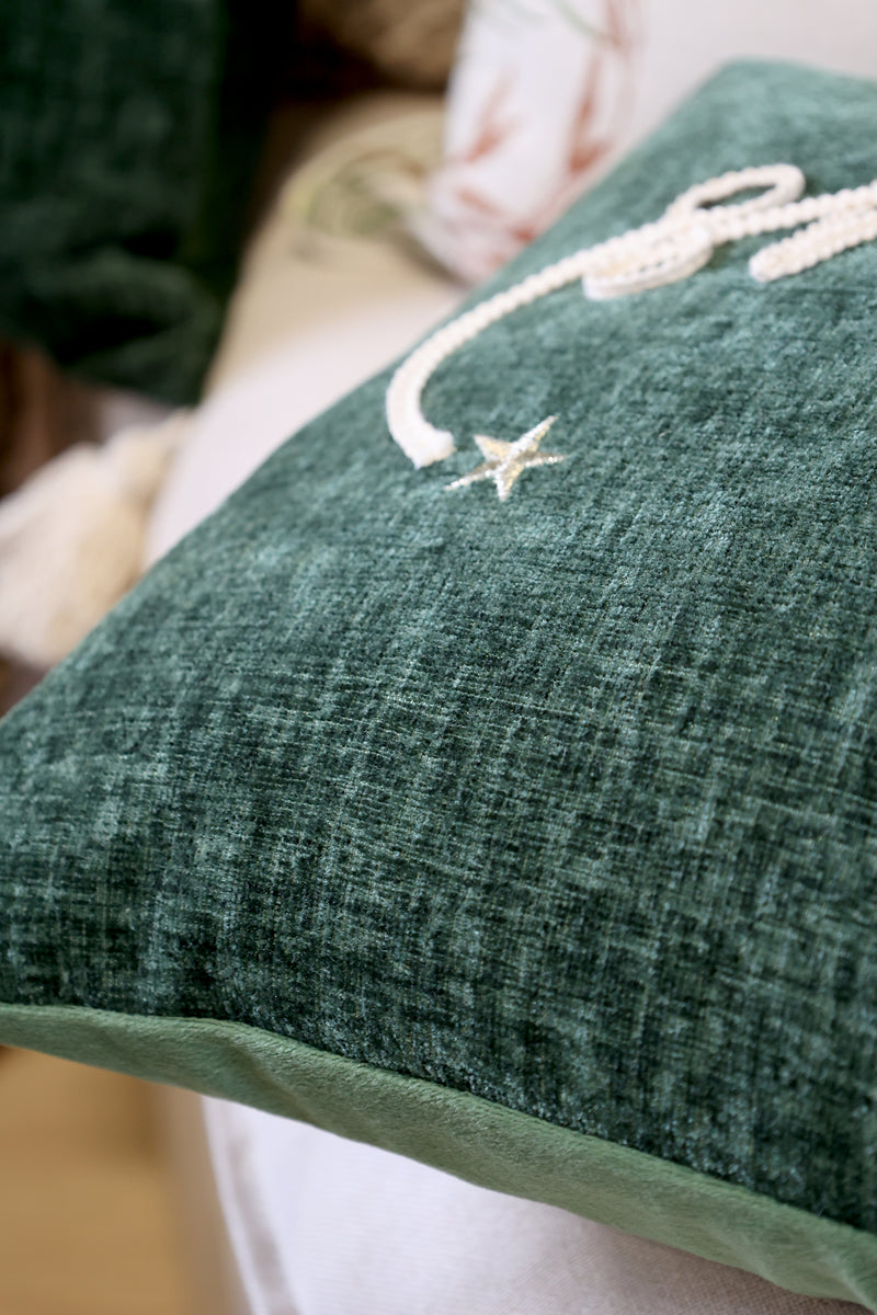 Chic joulutyynynpäällinen tupsuilla 11704